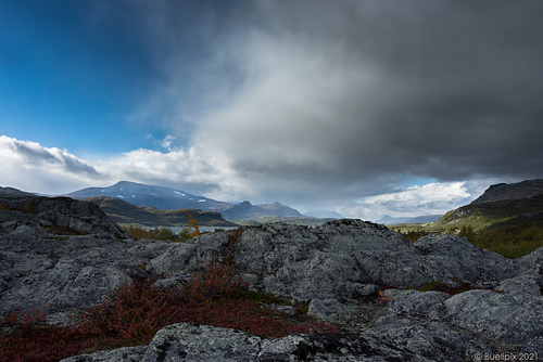 da braut sich 'was zusammen ... unterwegs zum Stora Sjöfallet (© Buelipix)