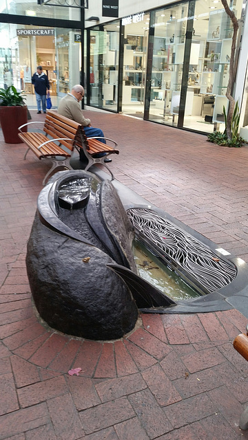 Second shopping centre fountain