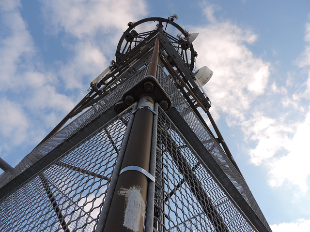 Aussichtssturm mit Sendemast