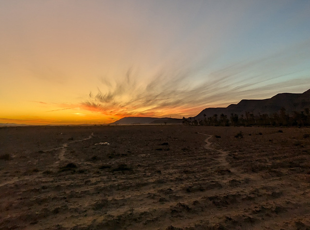 Coucher de soleil à saveur désertique / Desert sunset