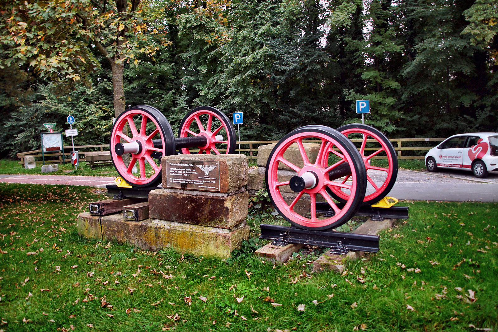 Denkmal zur Erinnerung an die ehem. Bahnstrecke Welver–Oberhausen-Sterkrade (Bönen-Lenningsen) / 9.10.2023