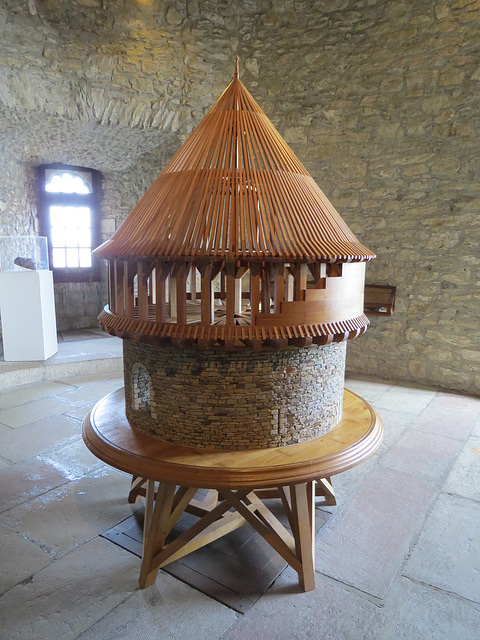 Maquette de la structure en houd du donjon.