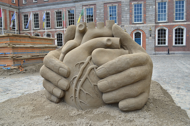 Dublin Castle, Exposure of Sand Statues