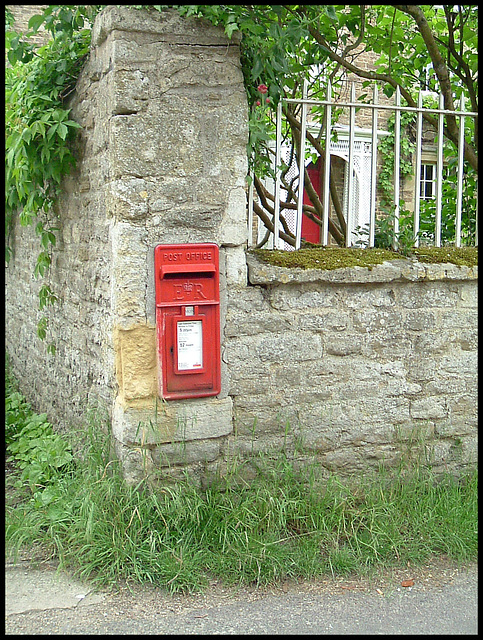 North Hinksey post box