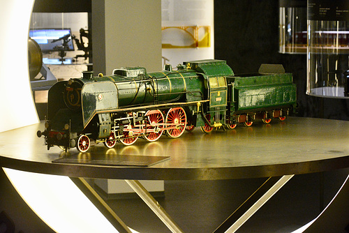 Prague 2019 – National Technical Museum – Model of the Express Steam Locomotive 387.032 with class 923.0 tender