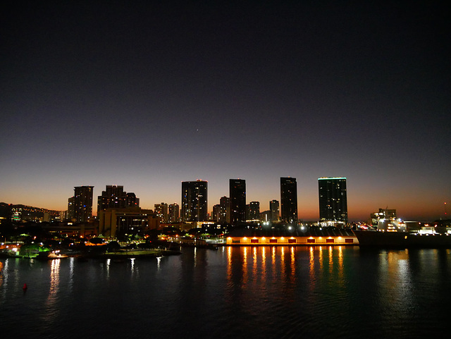 Entering Honolulu at Night (H.A.N.W.E.)