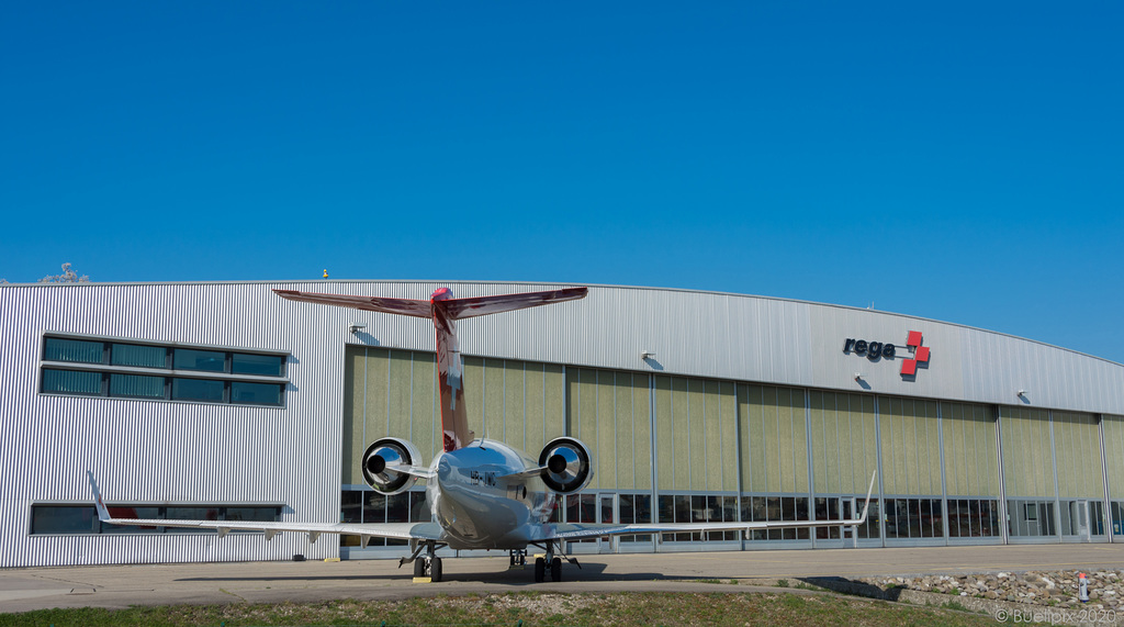 Ambulanzjet Bombardier Challenger 650 der REGA in Zürich-Kloten (© Buelipix)