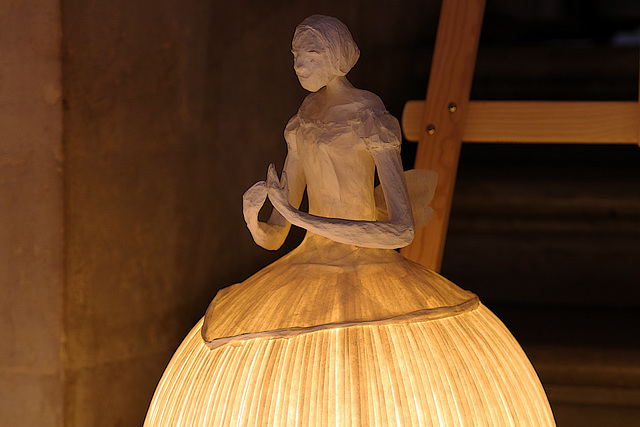 Sculpture en papier de lin plissé  .
