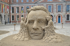 Dublin Castle, Exposure of Sand Statues