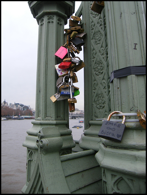 tourist padlocks