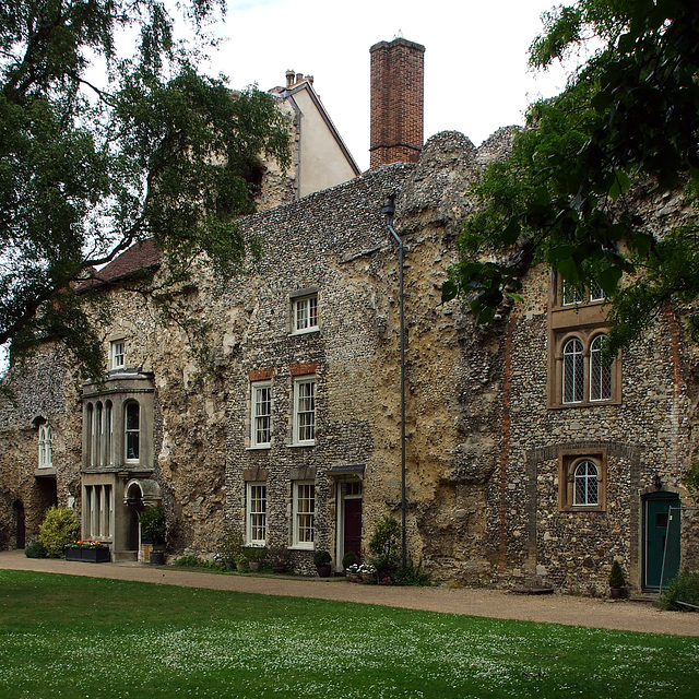 Bury St Edmunds - the West front of the Abbey 2013-07-01