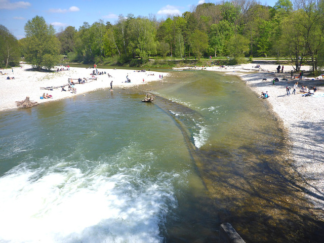 München... Radfahren an der Isar - Munkeno... bicikli al la flanko de l' rivero "Isar"