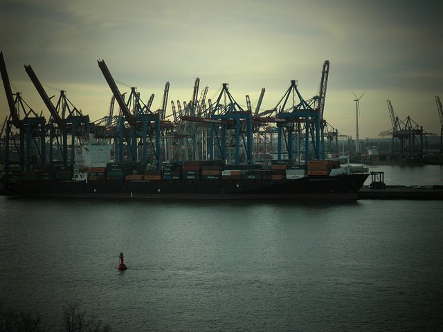 Panorama ins Containerterminal Eurogate