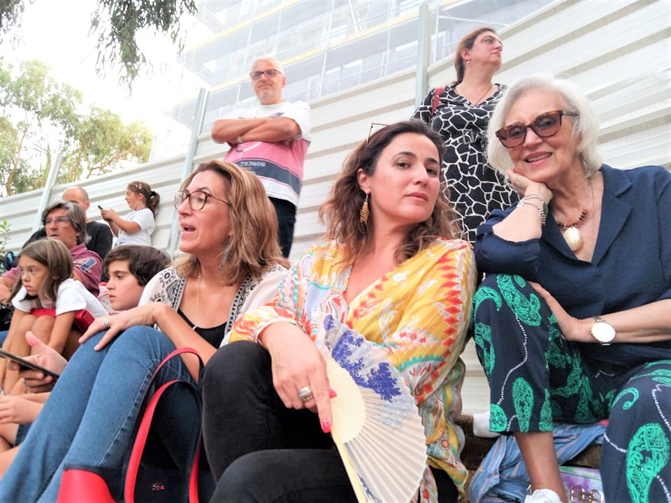 The "matriarchy" (mother + aunt + grandma) today attended the attribution of diploma and medal for school excellence to Rafaela