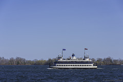 Toronto Island Ferries ... P.i.P.  (© Buelipix)