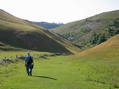 Path down Lin Dale towards the River Dove