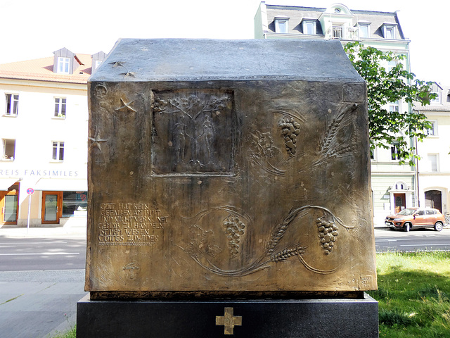 Benedikt-Denkmal, Regensburg