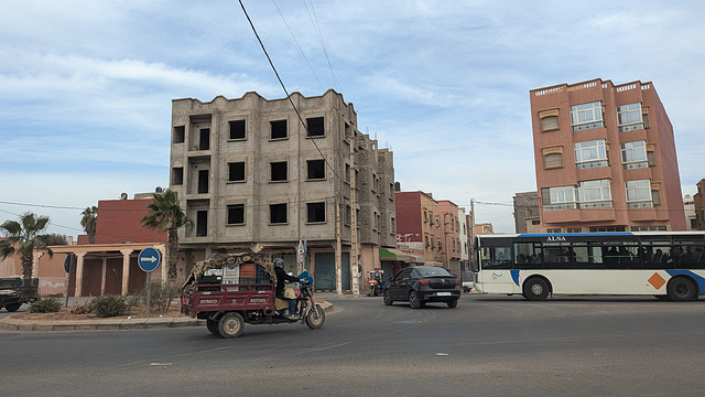 Un rond-point marocain au milieu de nulle part