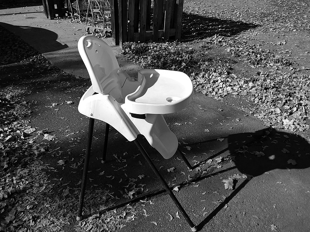 Film noir high chair