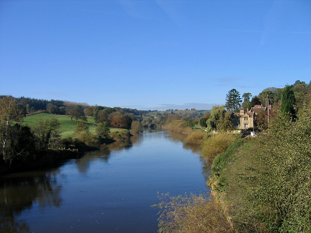 Looking upstream along the River Severn from the footbridge at Upper Arley