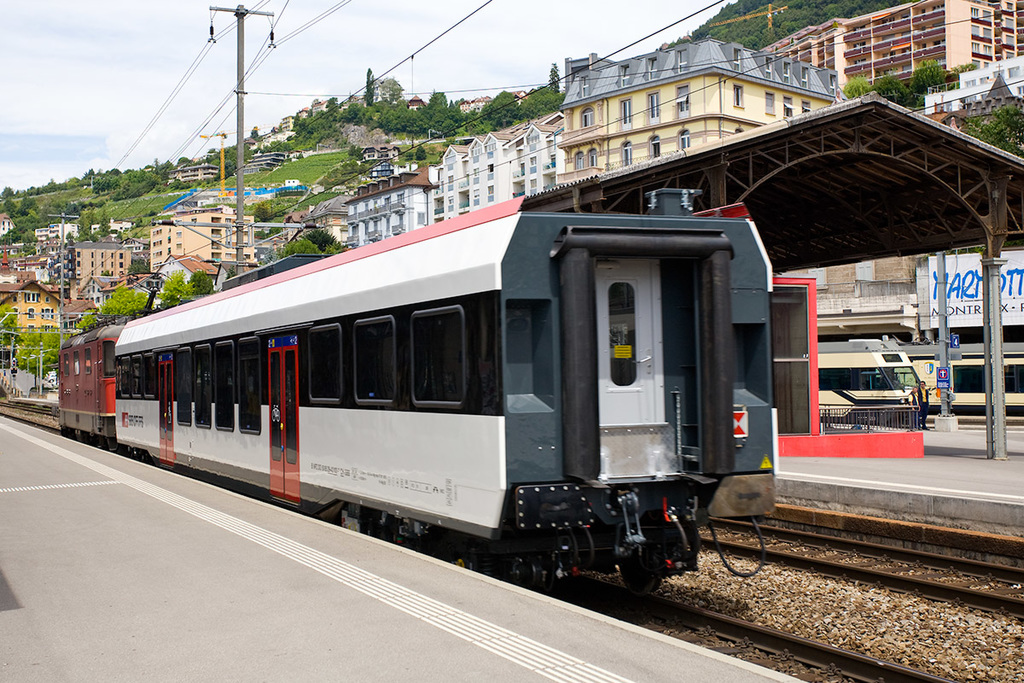 090710 voiture domino Montreux B
