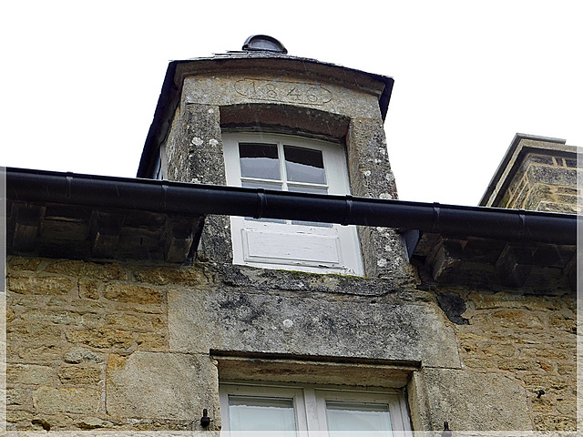 Ferme , la Ville-Gohen au Quiou (22) lucarne datée de 1846