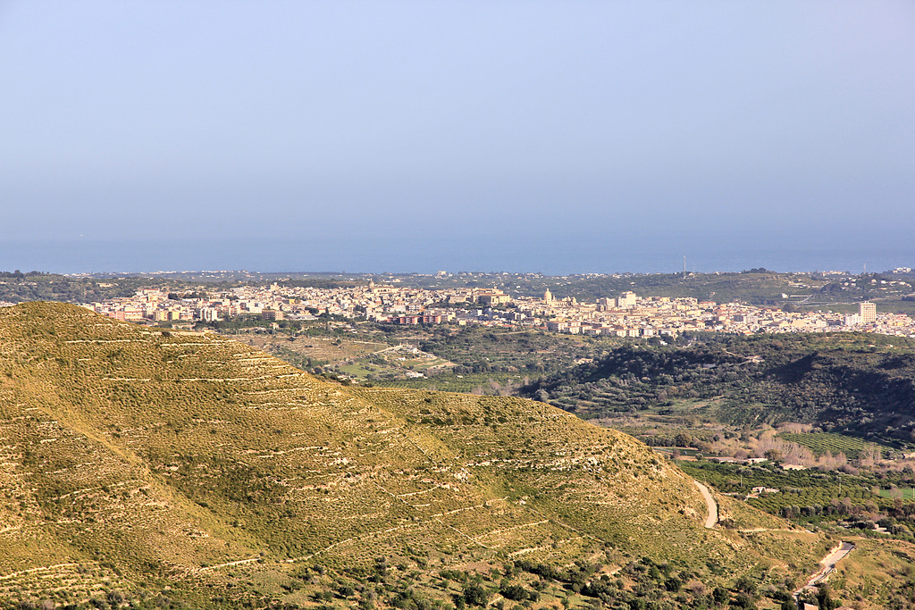 Blick hinab auf Noto