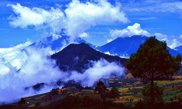 ... au lac Atitlan , Guatemala ...