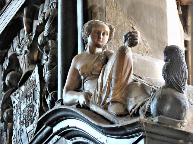 chesterfield church, derbs (21)tomb of godfrey foljambe vii +1594, made 1592; minerva with owl