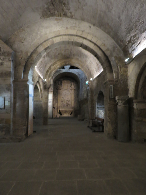Abbaye de Saint-Victor : la crypte, vue générale.