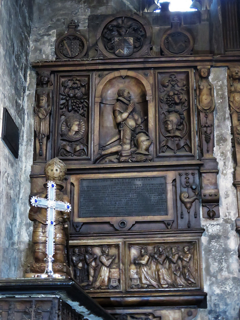 chesterfield church, derbs (23)sir james foljambe +1558, tomb made c.1592