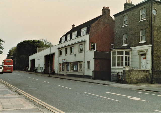 Cambus garage, Hills Rd, Cambridge - 10 Jun 1985 (20-1)