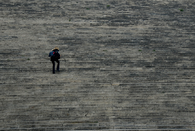 Die Frau auf der Treppe