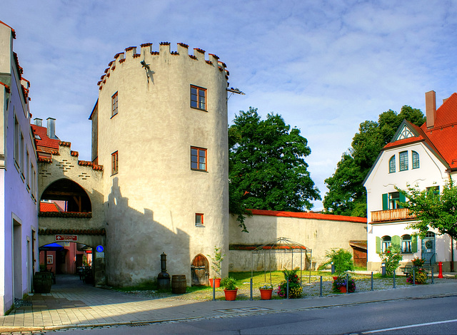 Reste der Stadtmauer mit Durchgang zur Altstadt.  ©UdoSm