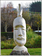 Sculpture dans le parc de l'abbaye de Saint Jacut de la Mer(22)