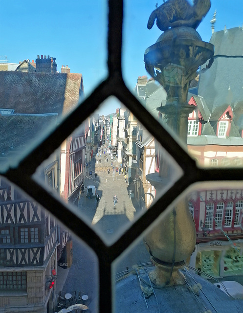 Blick durch das Dachfenster Blick durch das Dachfenster