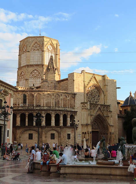 Valencia: plaza de la Virgen, 4