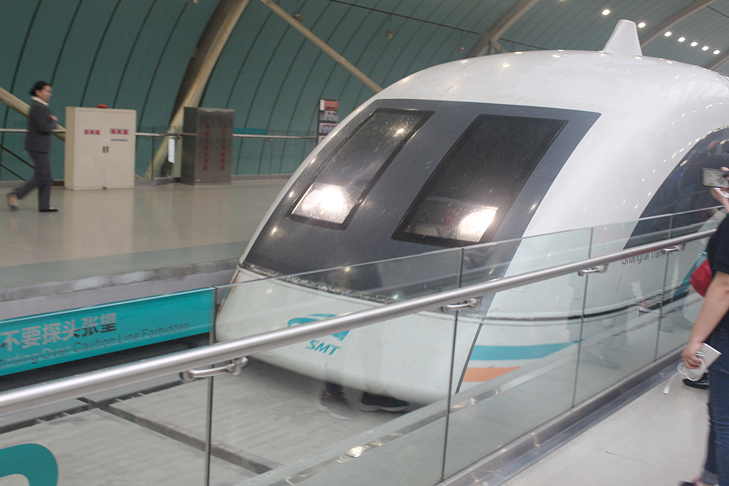 Leaving Shanghai on Maglev