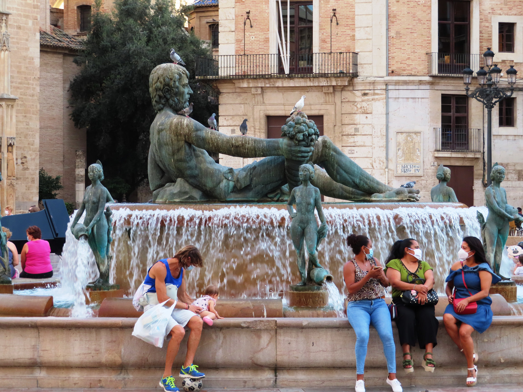 Valencia: plaza de la Virgen, 5