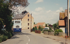 Cambus Limited 513 (F513 NJE) in Mildenhall – 28 May 1995 (268-24)