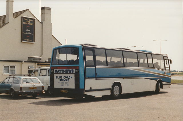 Matthews (Blue Coaches) B622 DDW at the Dog and Partridge, Barton Mills - 29 July 1989