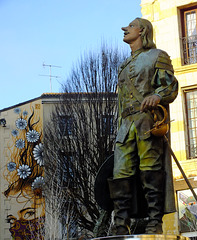 Cyrano de /et à Bergerac (24) Il rêve à la lune et ne voit pas Roxane qui l'observe cachée par un arbre.