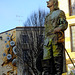 Cyrano de /et à Bergerac (24) Il rêve à la lune et ne voit pas Roxane qui l'observe cachée par un arbre.