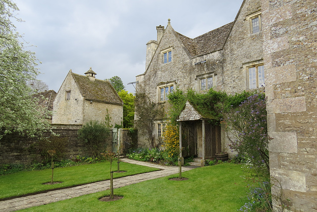 kelmscott manor house, oxon