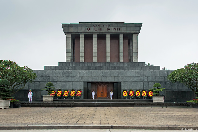 Ho Chi Minh-Mausoleum in Hanoi (© Buelipix)