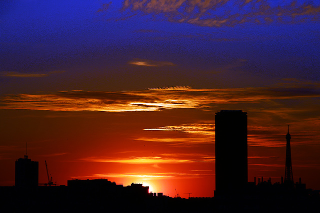 Nous avons la chance d'admirer le coucher du soleil depuis notre salon