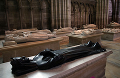 Tombes des rois de France dans la basilique Saint-Denis