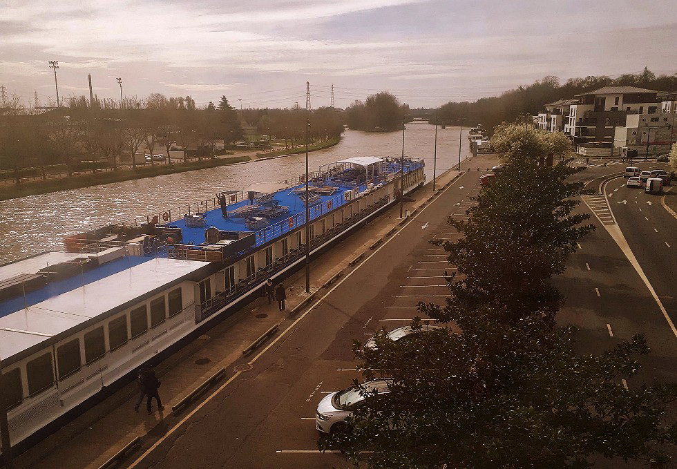 Le long de la seine , sur fond noir c'est mieux @++