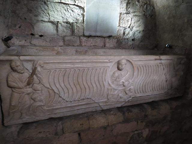 Abbaye Saint-Victor : sarcophage paléochrétien.