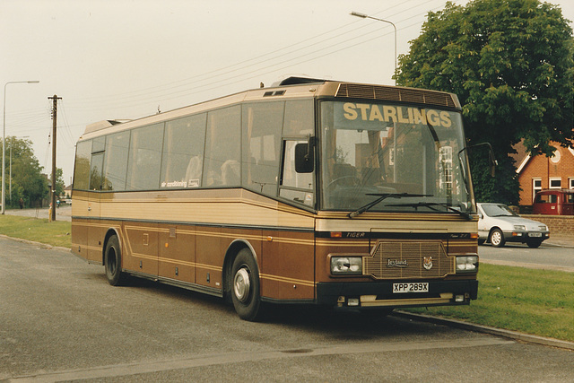 Starlings Coaches XPP 289X in Mildenhall - Jun 1987 Starlings Coaches XPP 289X in Mildenhall - Jun 1987